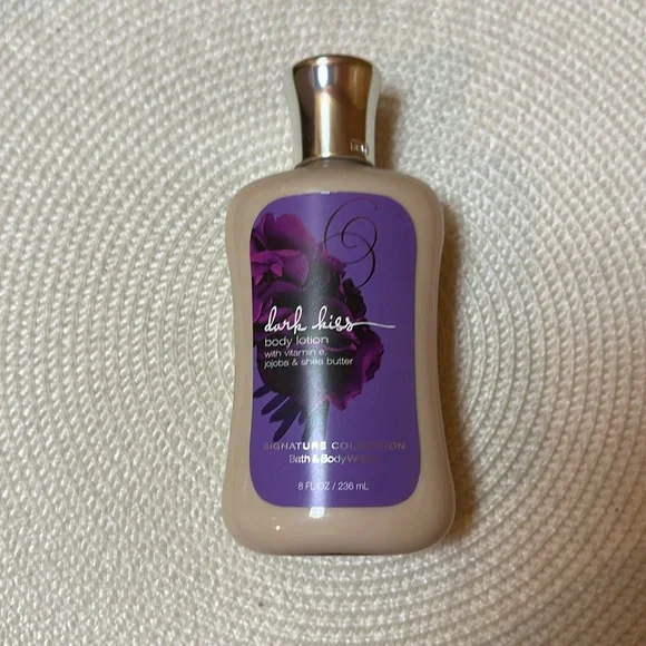 Bath & Body Works Vintage Dark Kiss Body Lotion - Picture 8 of 9